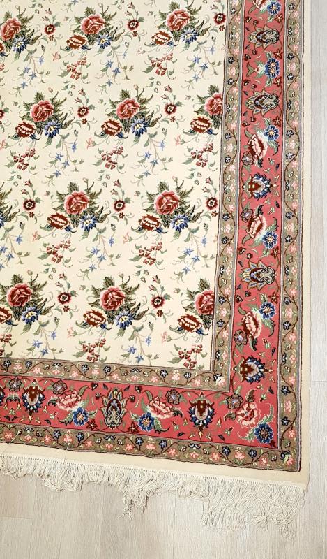 Iran’s%20Handwoven%20Tabriz%20Carpet%20Size: (300%20x%20196%20cm)