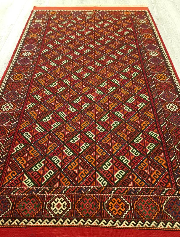 Iran%20Handwoven%20Rug%20Size: (%20156%20x%2096%20cm%20)