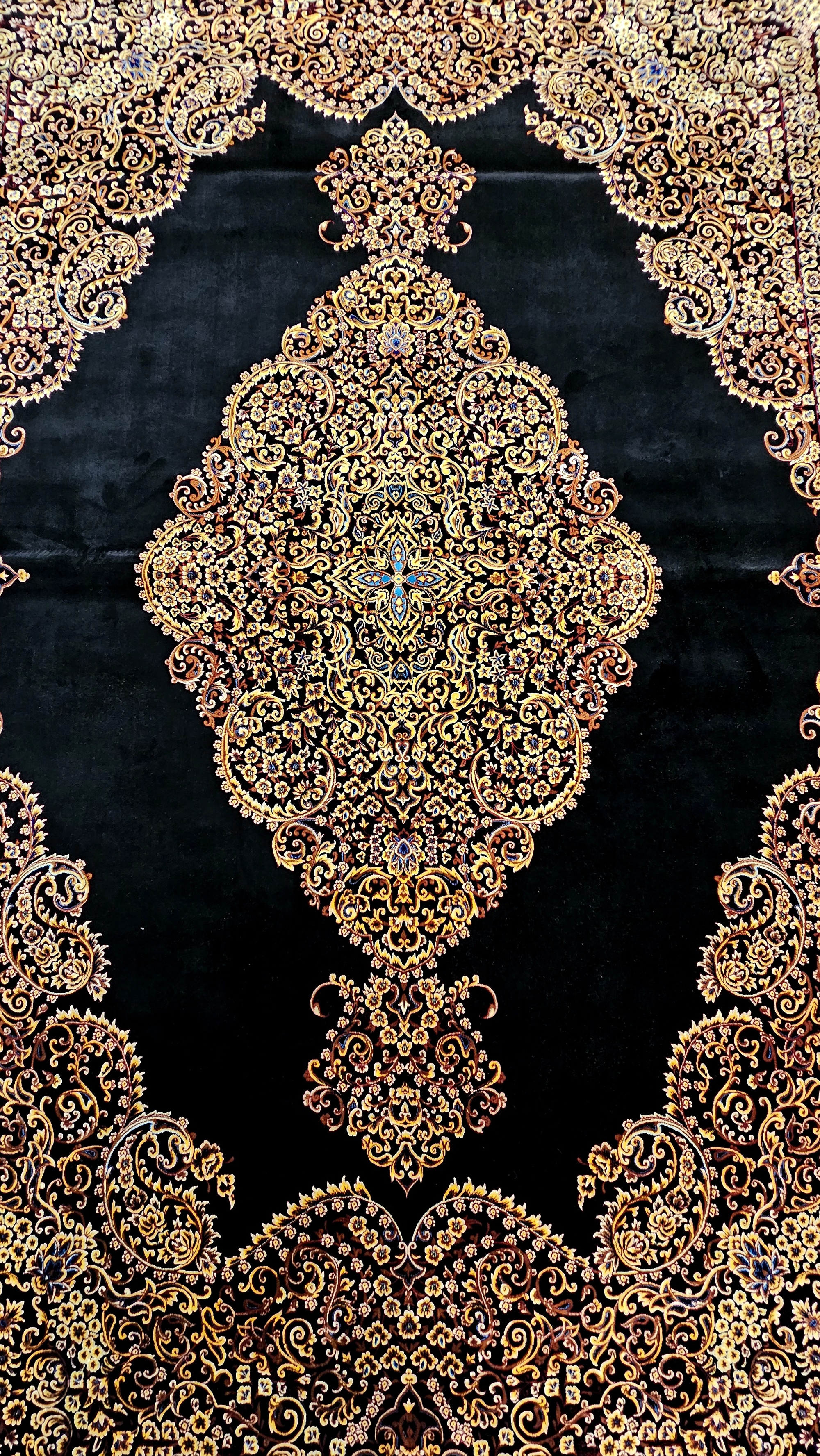 Pure%20Silk%20Machine%20Made%20Carpet%20Size: (225%20x%20150%20cm)