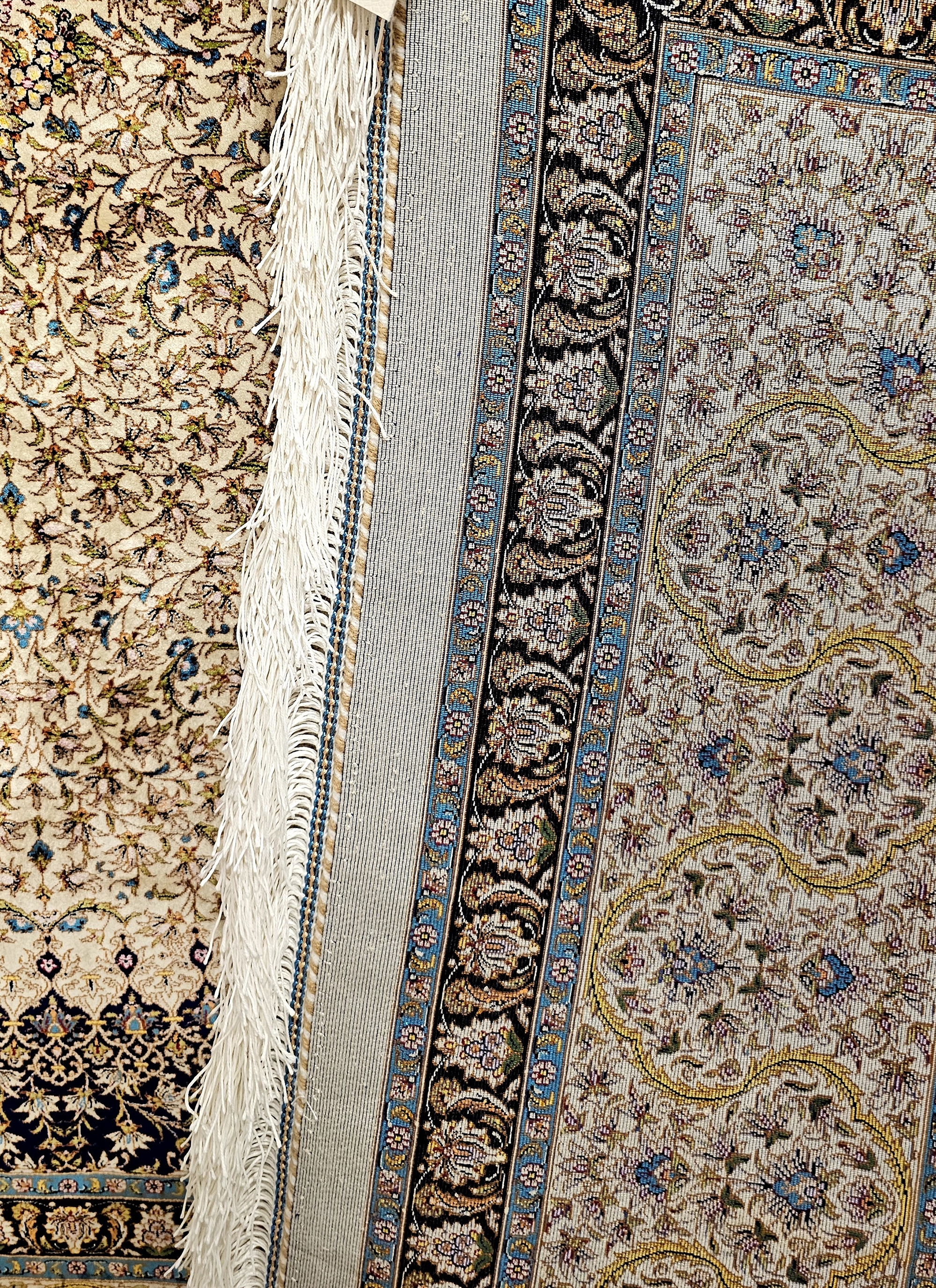 Pure%20Silk%20Machine%20Made%20Carpet%20Size: (200%20x%20300) cm