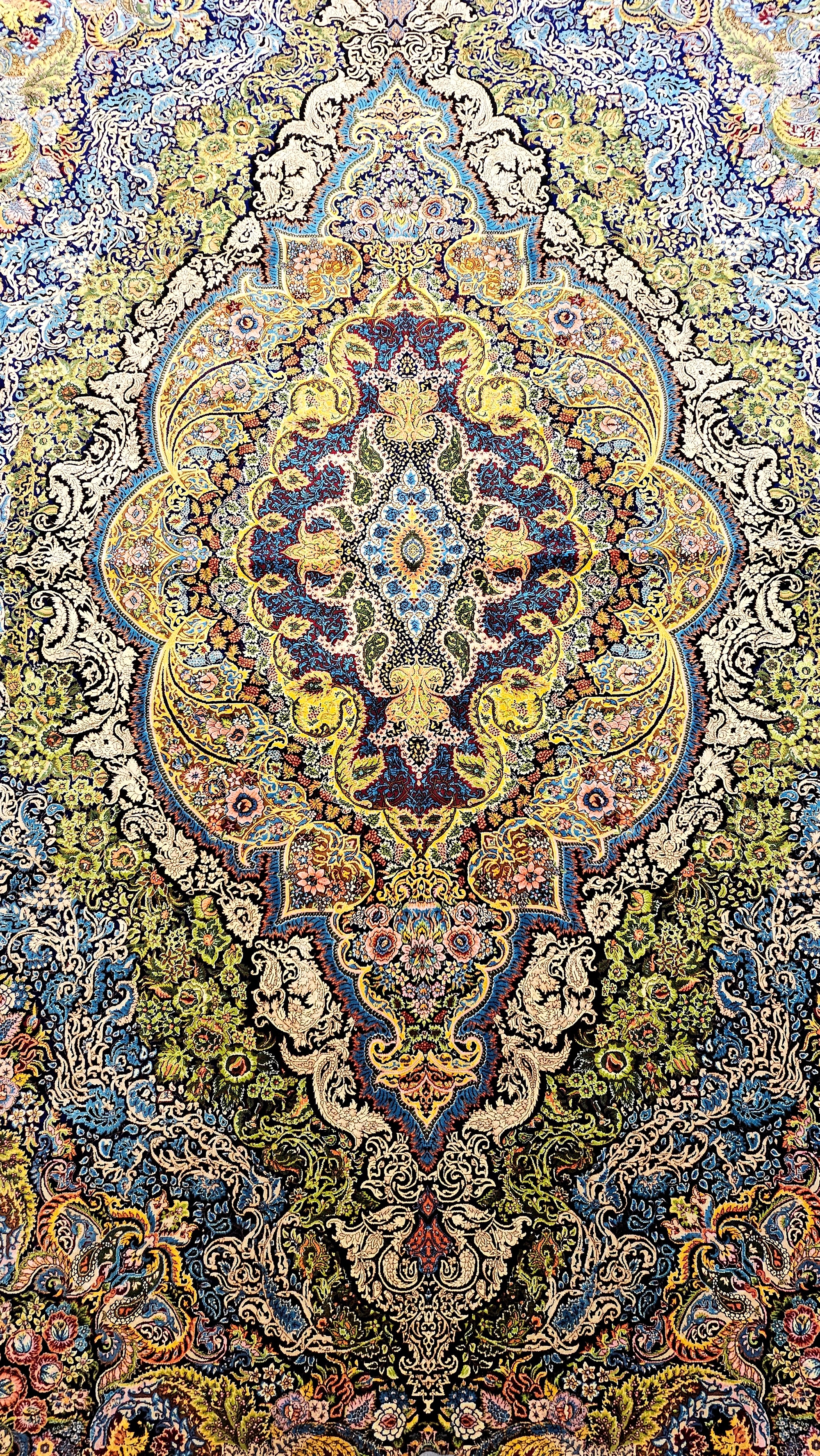 Pure%20Silk%20Machine%20Made%20Carpet%20Size: (200%20x%20300) cm