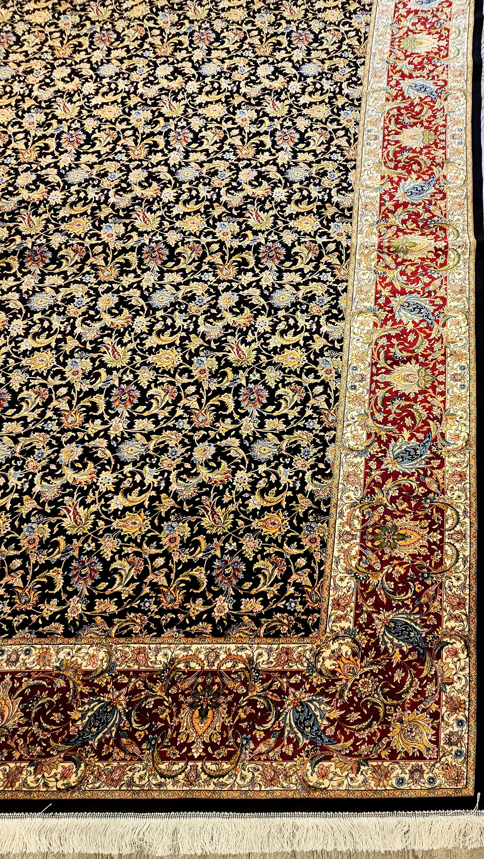 Pure%20Silk%20Machine%20Made%20Carpet%20Size: (200%20x%20300) cm