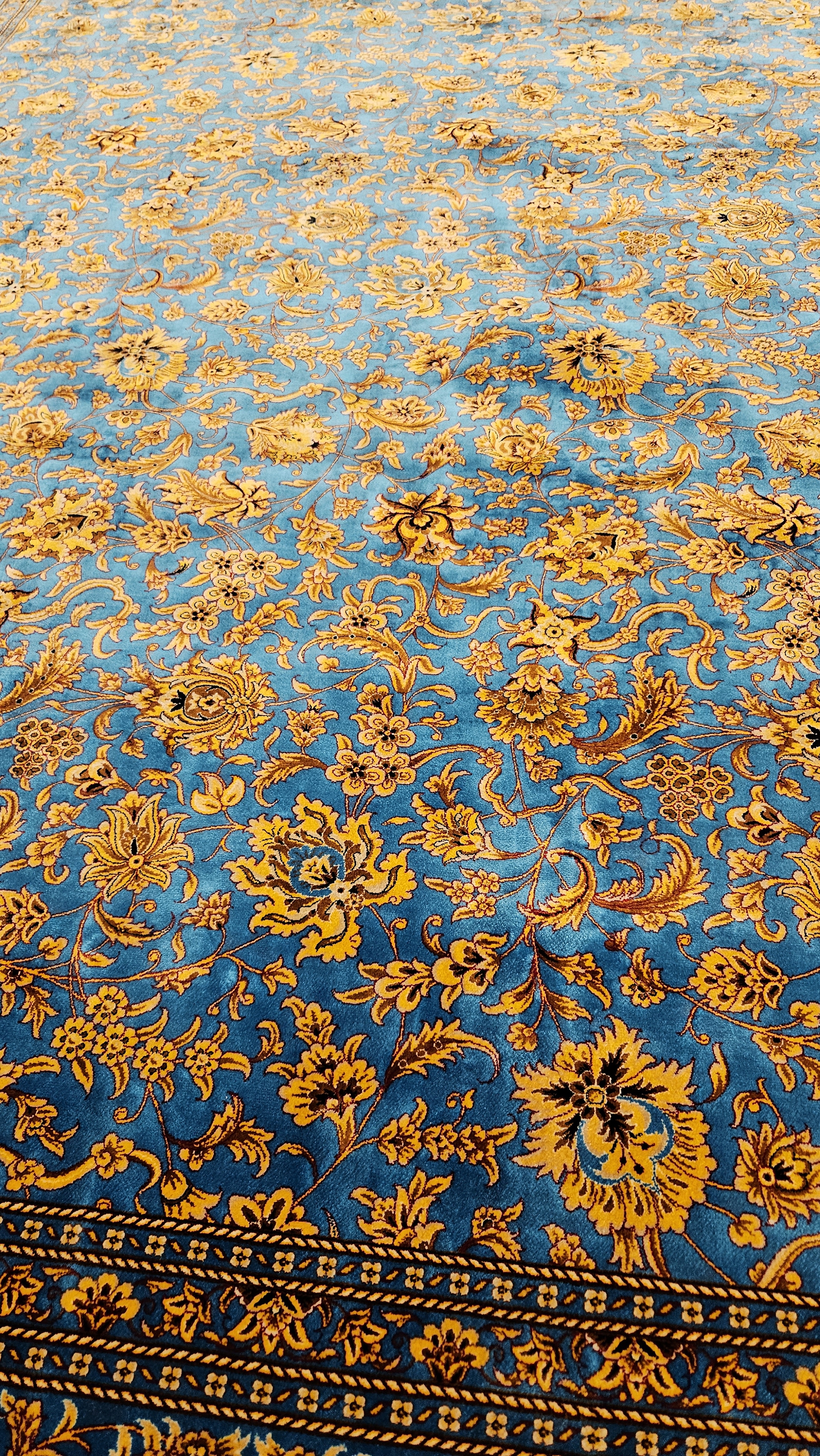 Pure%20Silk%20Machine%20Made%20Carpet%20Size: (200%20x%20300) cm