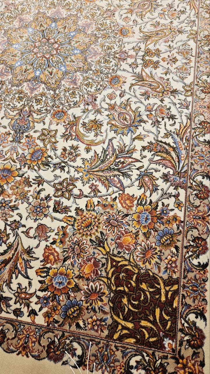 Pure%20Silk%20Machine%20Made%20Carpet%20Size: (60%20x%2090) cm