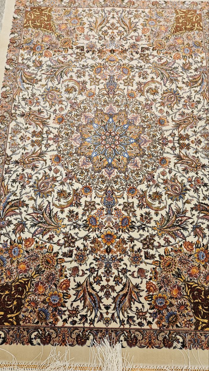 Pure%20Silk%20Machine%20Made%20Carpet%20Size: (60%20x%2090) cm