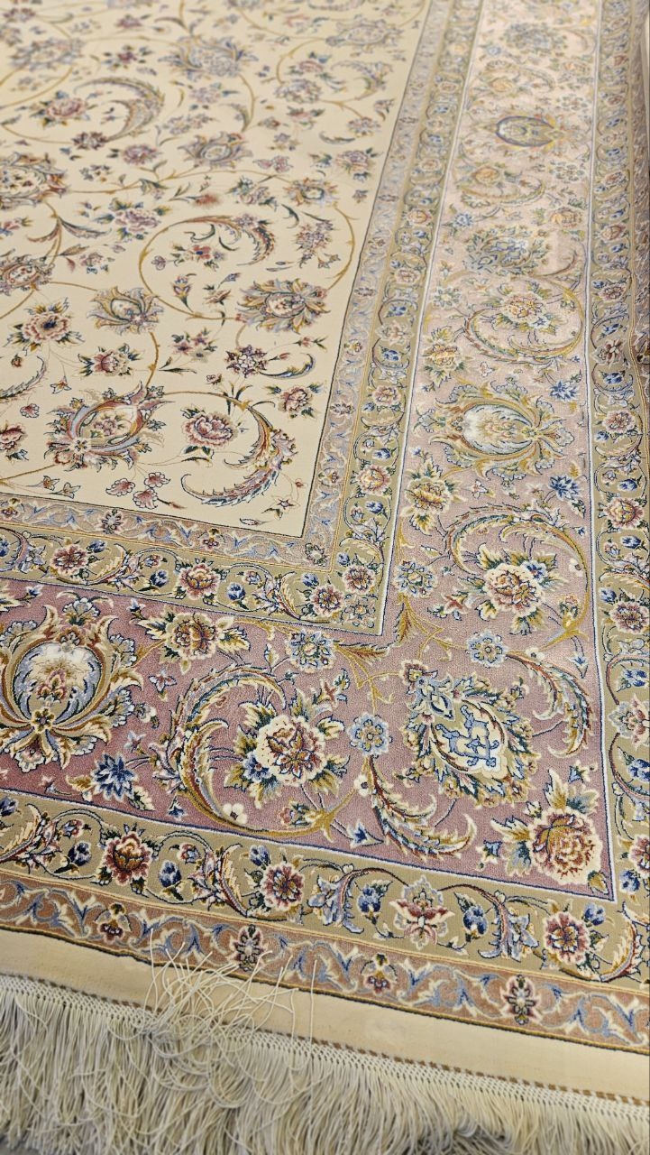 Pure%20Silk%20Machine%20Made%20Carpet%20Size: (200%20x%20300) cm