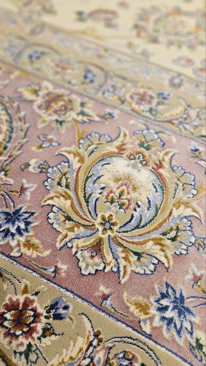 Pure%20Silk%20Machine%20Made%20Carpet%20Size: (200%20x%20300) cm