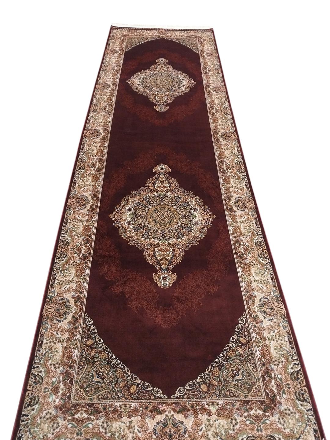 Pure%20Silk%20Machine%20Made%20Carpet%20Size: (85%20x%20300) cm