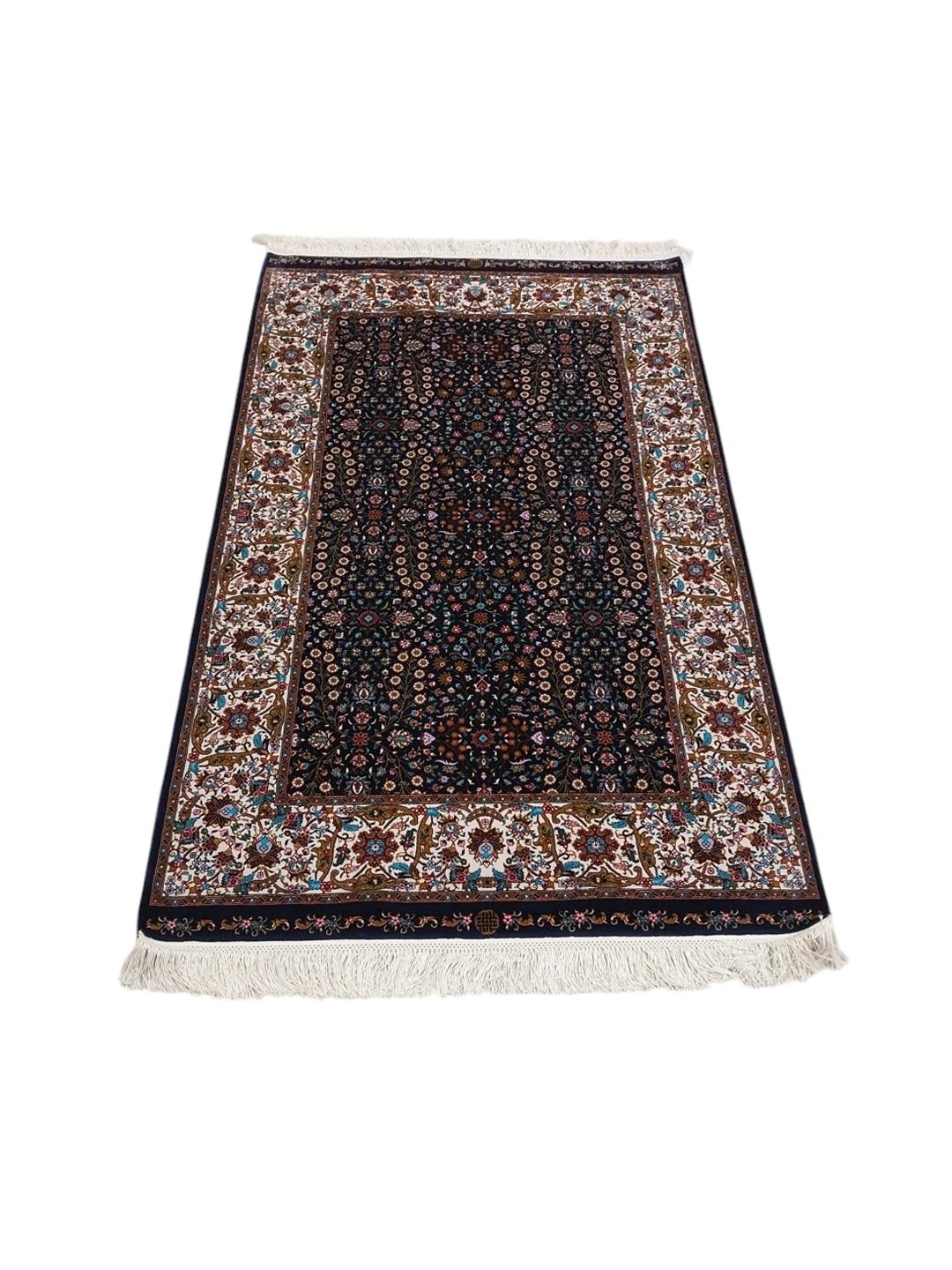 Pure%20Silk%20Machine%20Made%20Carpet%20Size: (80%20x%20150) cm