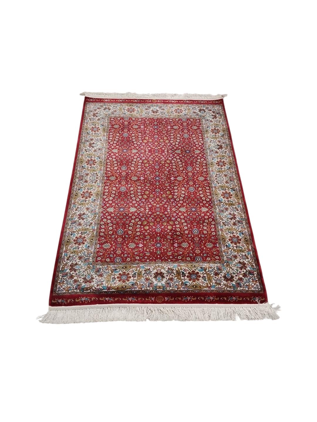 Pure%20Silk%20Machine%20Made%20Carpet%20Size: (80%20x%20150) cm