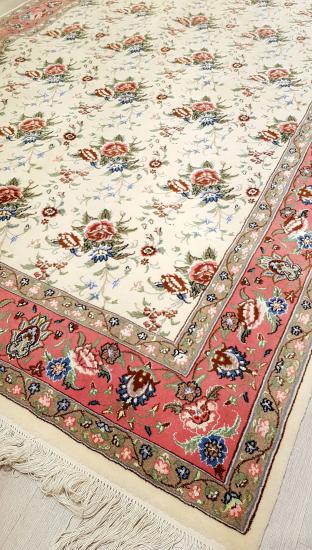 Iran Handwoven Tabriz Carpet (300 x 196 cm)