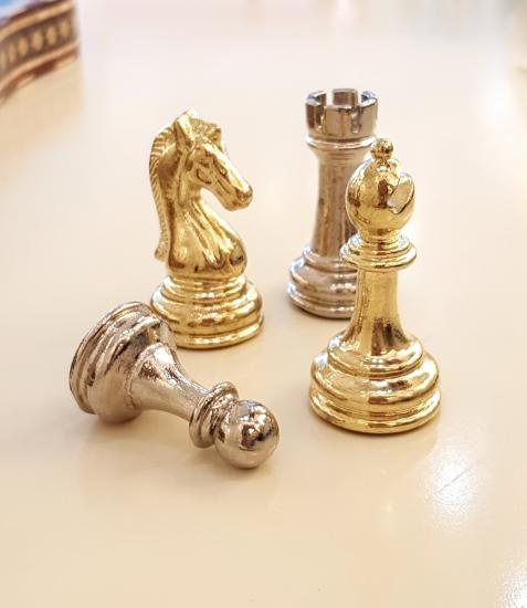 Metal chess piece (Medium size)