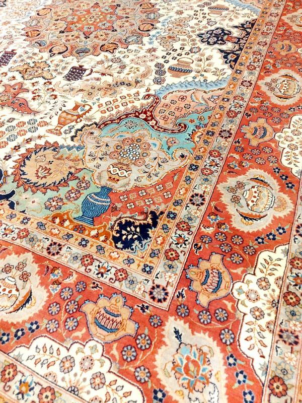 Iran’s%20Handwoven%20İsfahan%20Carpet%20Size:%20(244%20x%20307)%20cm