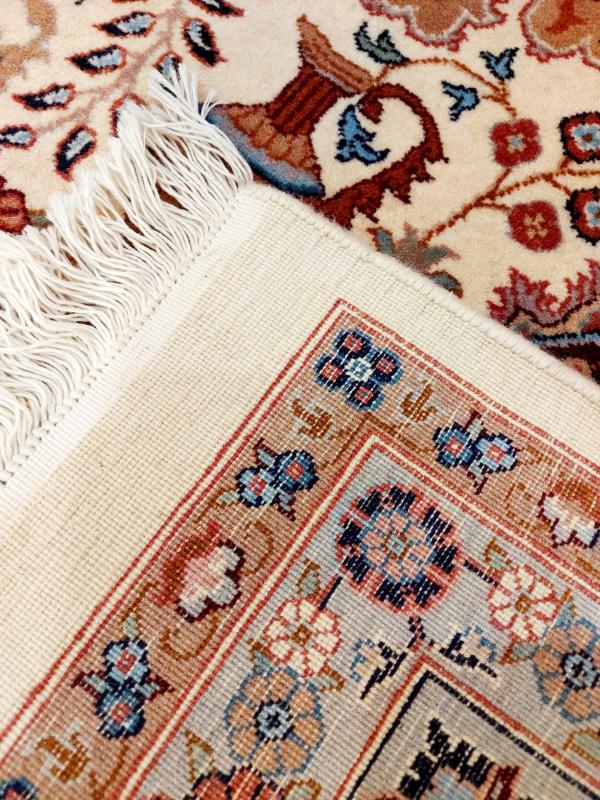 Iran’s%20Handwoven%20İsfahan%20Carpet%20Size:%20(244%20x%20307)%20cm