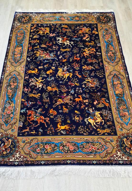 Pure%20Silk%20Machine%20Made%20Carpet%20Size: (225%20x%20150%20cm)