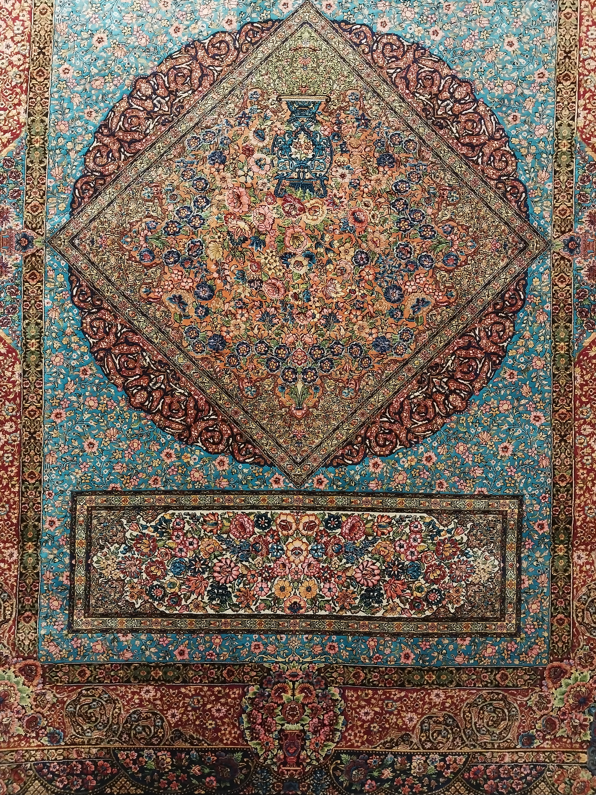 Pure%20Silk%20Machine%20Made%20Carpet%20Size: (100%20x%20150)%20cm