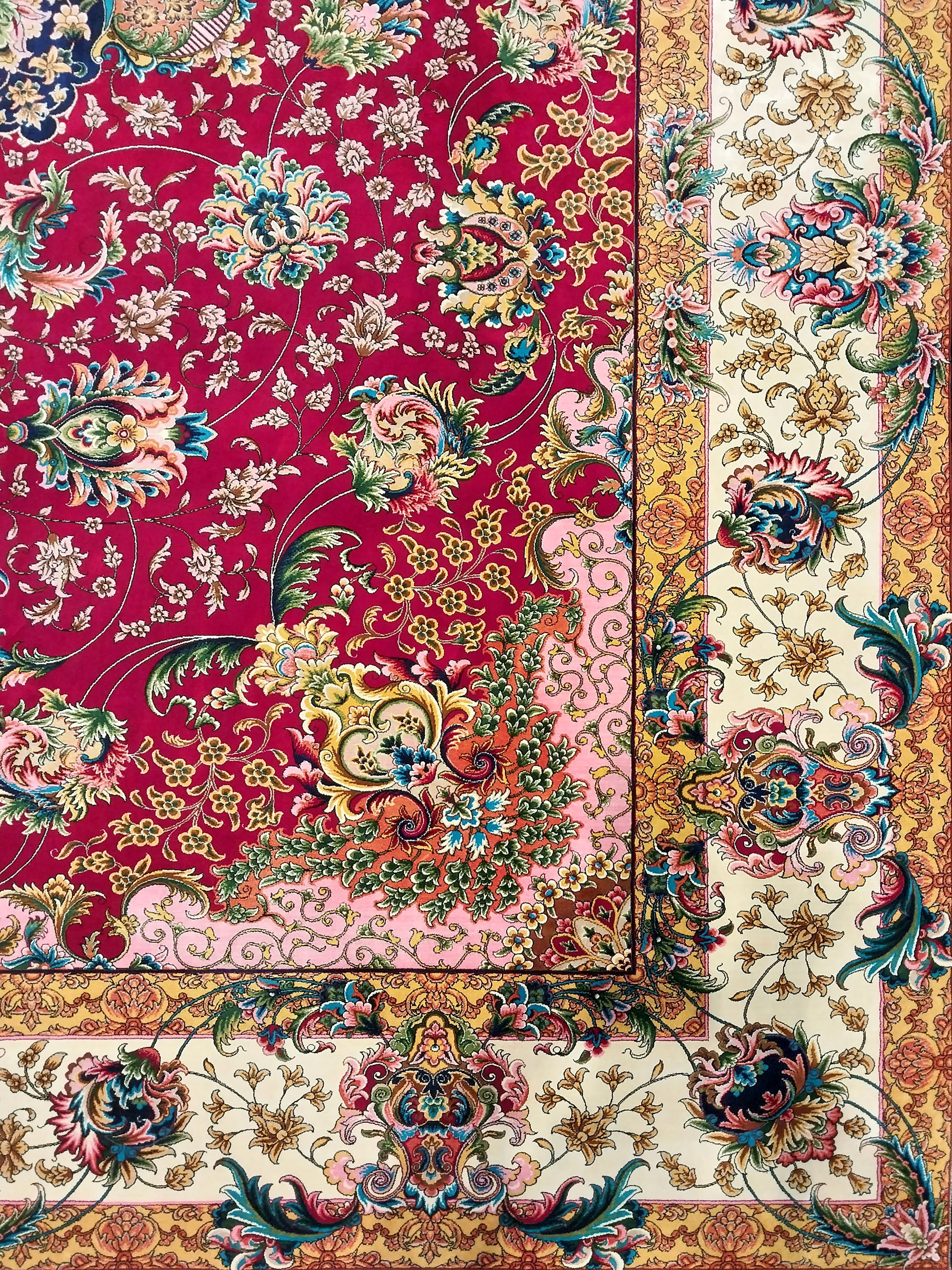 Pure%20Silk%20Machine%20Made%20Carpet%20Size: (200%20x%20300) cm