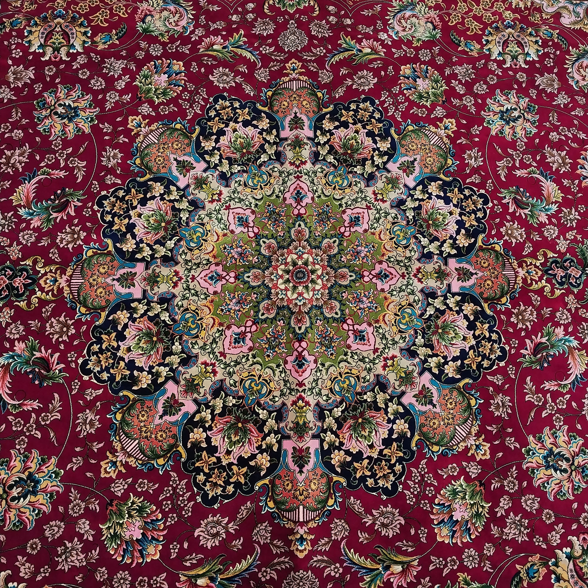 Pure%20Silk%20Machine%20Made%20Carpet%20Size: (200%20x%20300) cm