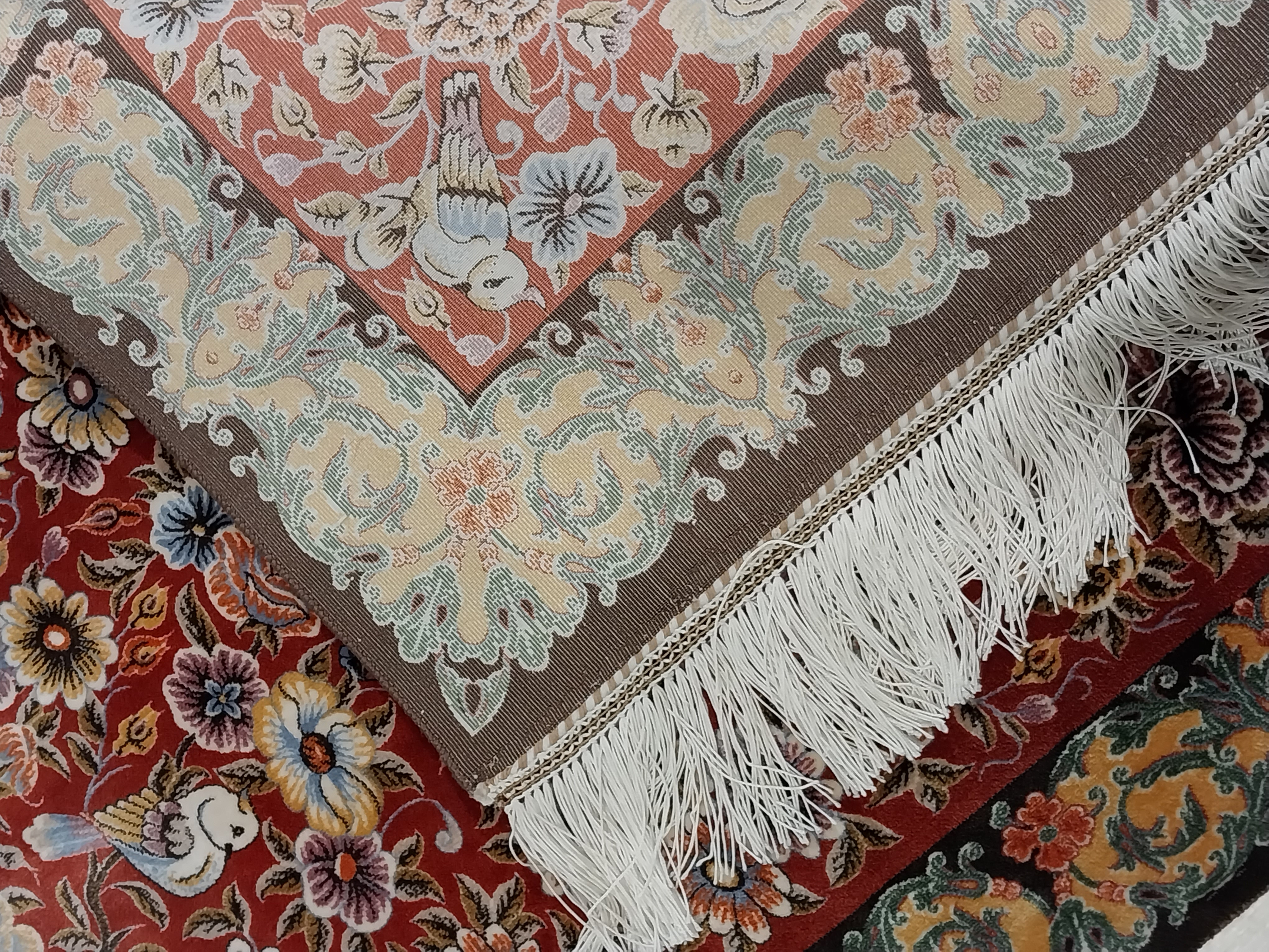 Pure%20Silk%20Machine%20Made%20Carpet%20Size: (60%20x%2090) cm