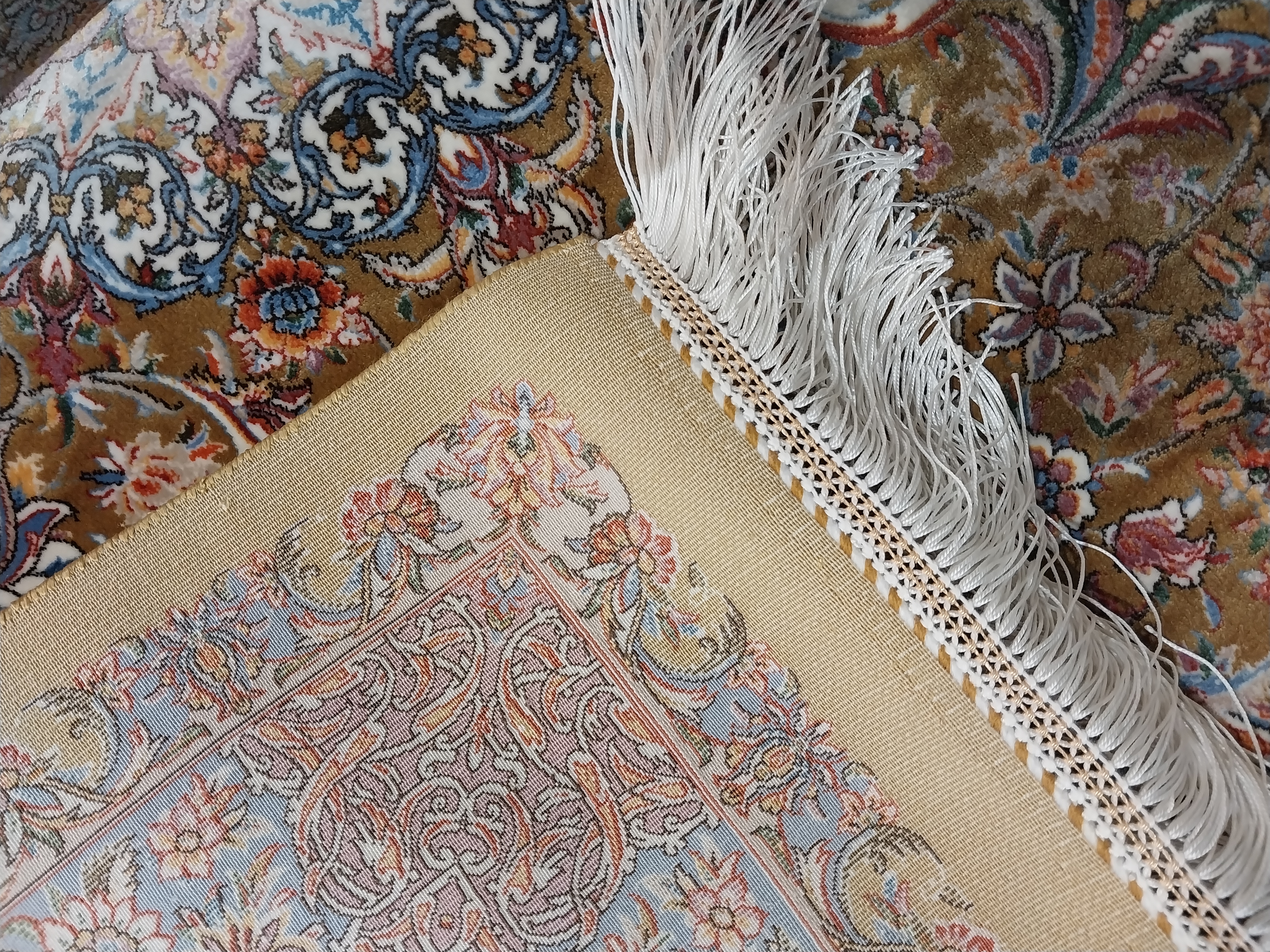 Pure%20Silk%20Machine%20Made%20Carpet%20Size: (60%20x%2090) cm