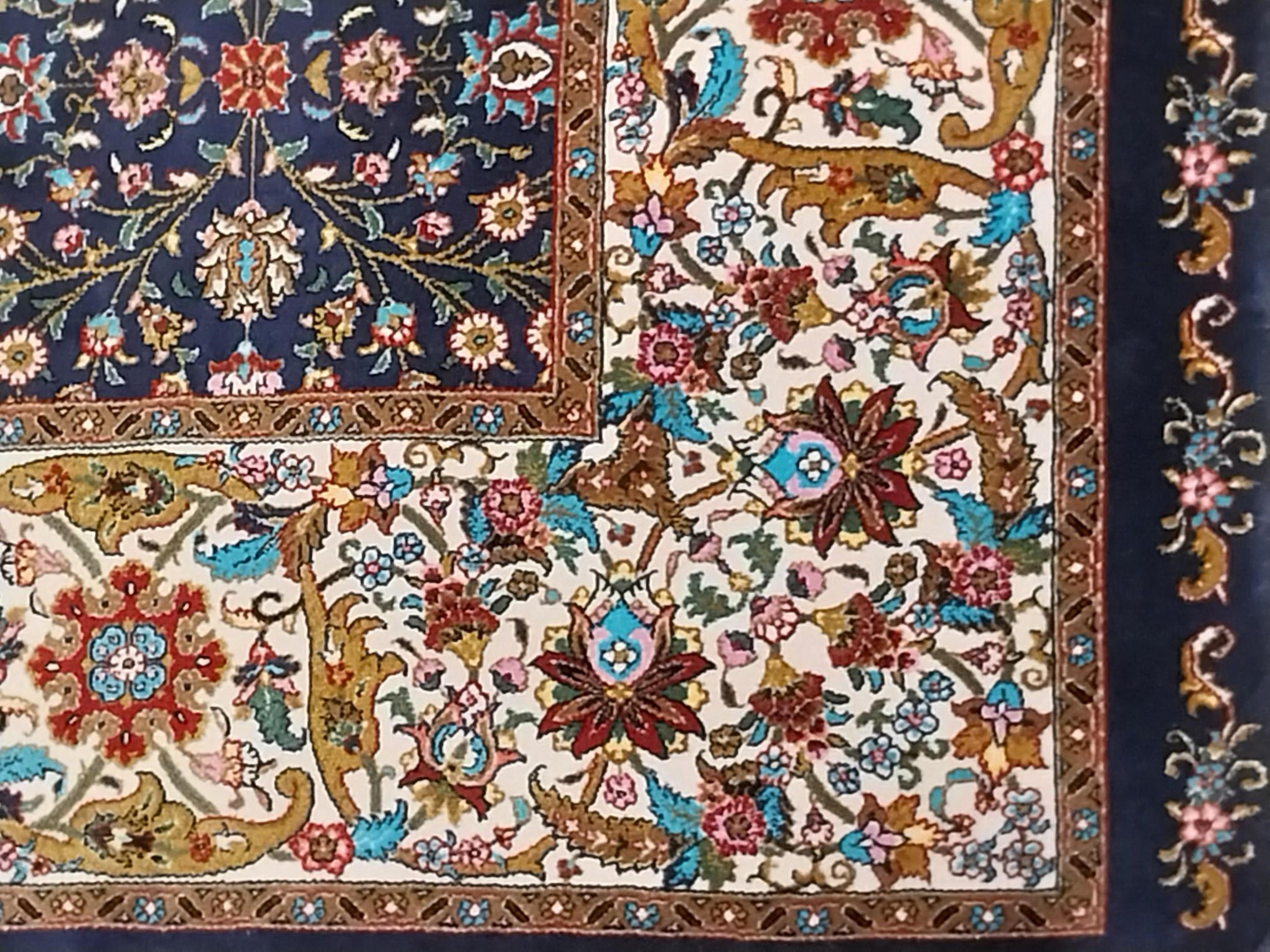 Pure%20Silk%20Machine%20Made%20Carpet%20Size: (80%20x%20150) cm