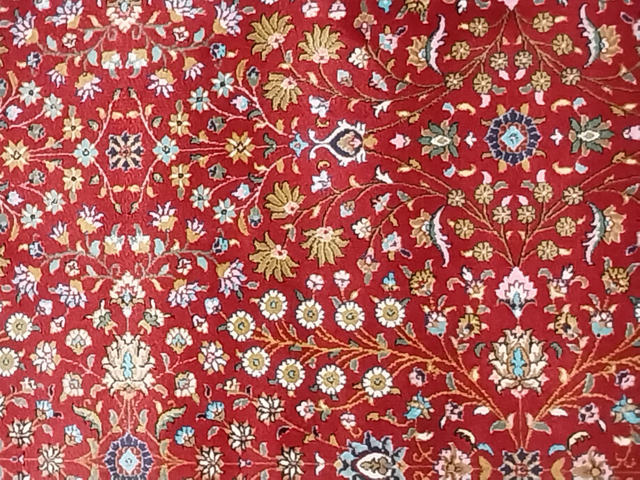 Pure%20Silk%20Machine%20Made%20Carpet%20Size: (80%20x%20150) cm